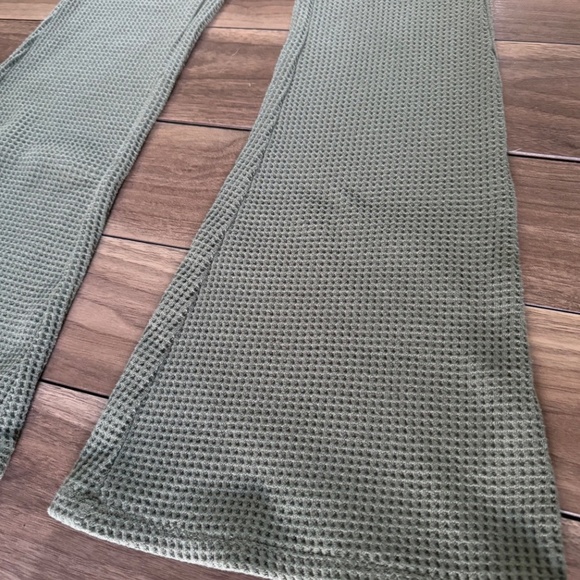 Aerie | S High-Waisted Waffle Flare Pants Olive Green - Picture 6 of 8